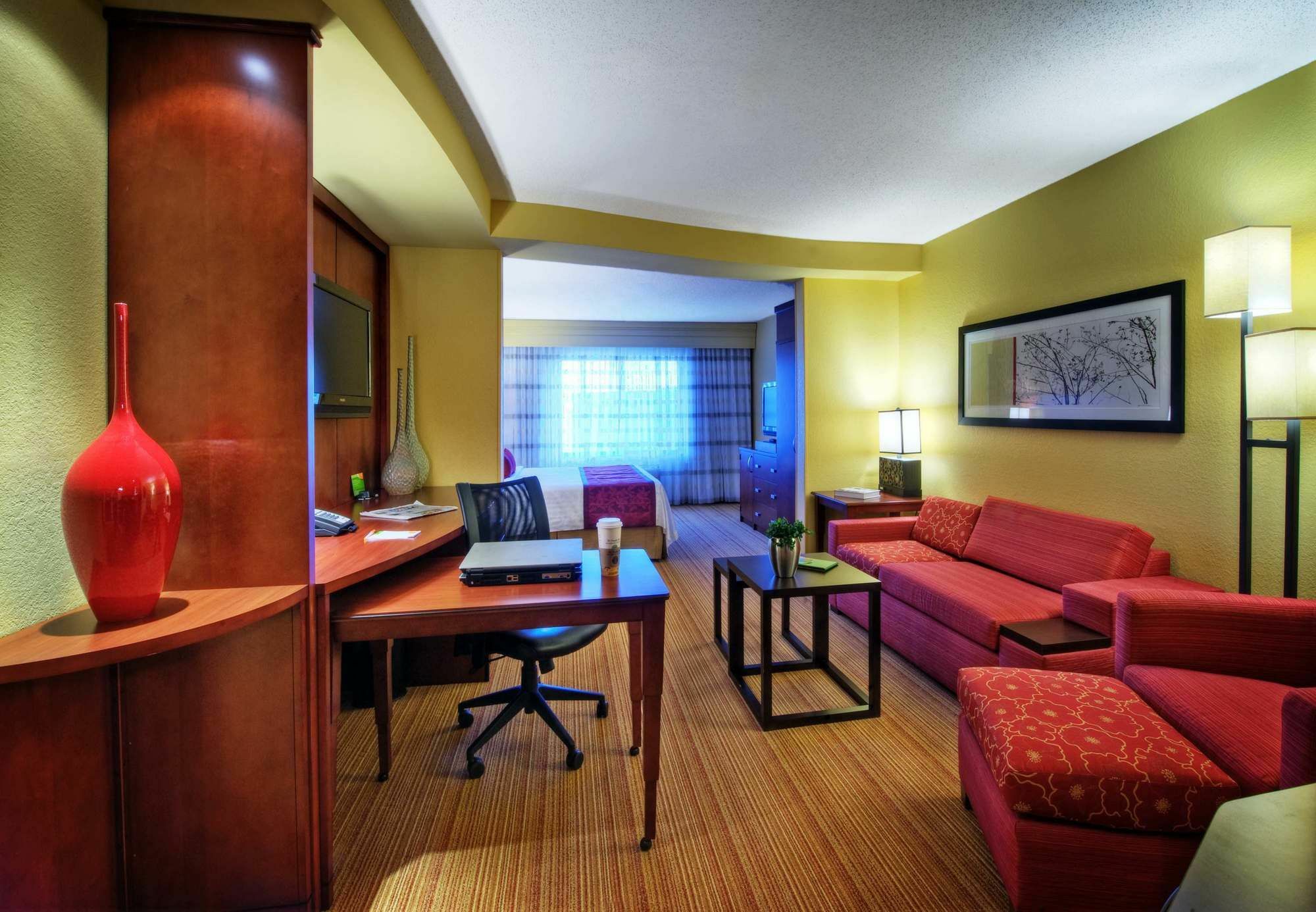 Courtyard By Marriott Johnson City Room photo